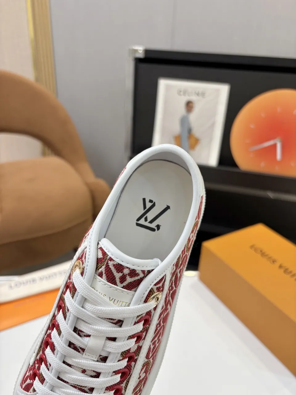 p580🐮🐮 LV couple skate shoes｜Classic jacquard, the ultimate code for a sweet outing! 👫** This pair of shoes is Louis Vuitton's love letter to fashionistas💌 - **classic presbyopic skate shoes**, the perfect choice for couples to go out on the street!  🔸 **Luxury details are a must-have**: Jacquard fabric  🔸 **So comfortable that you don’t want to take it off**: The sheepskin lining is skin-friendly and breathable, warm in autumn and winter without stuffing your feet, refreshing in spring and summer without being sticky, and you can wear it with a high-end feel in all seasons!  🔸 **Steady sense of security**: Non-slip rubber outsole, perfect grip, accompanying you through romantic streets.  **💑 Couple outfit inspiration**: ▪️ For boys, pair with leggings + baseball cap for a trendy street look!  ▪️ Girls can wear short skirts or shark pants, and the sweet and cool style is easy to choose~ **#Louis Vuitton #couple shoes #presbyopia classic** **👉 Click to collect and become the most fashionable CP in the circle of friends with him! ** Fabric: Imported cowhide/classic jacquard fabric Lining: Sheepskin lining Sole: Original rubber sole Size: Women’s size 35-42 (40/41/42 customized) Men’s size 39-45 (39.45 customized)